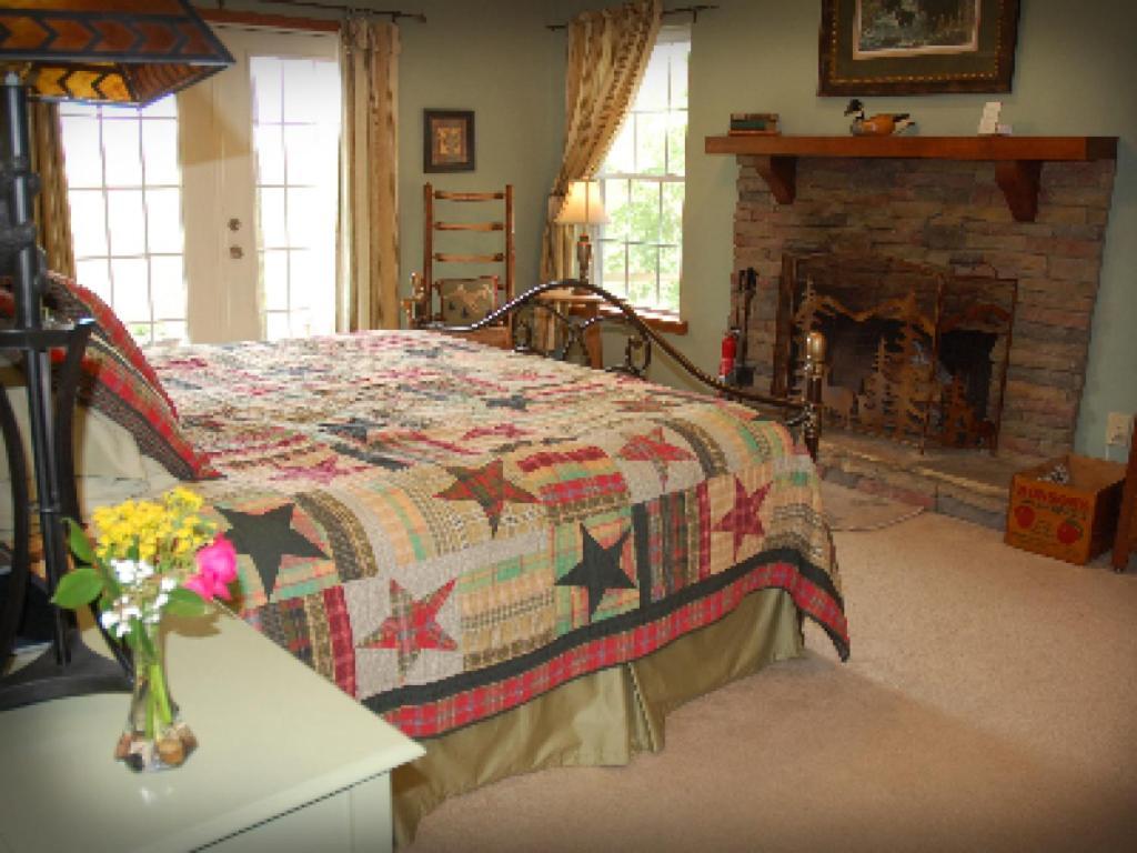 Long Mountain Lodge Bed & Breakfast Dahlonega Zimmer foto