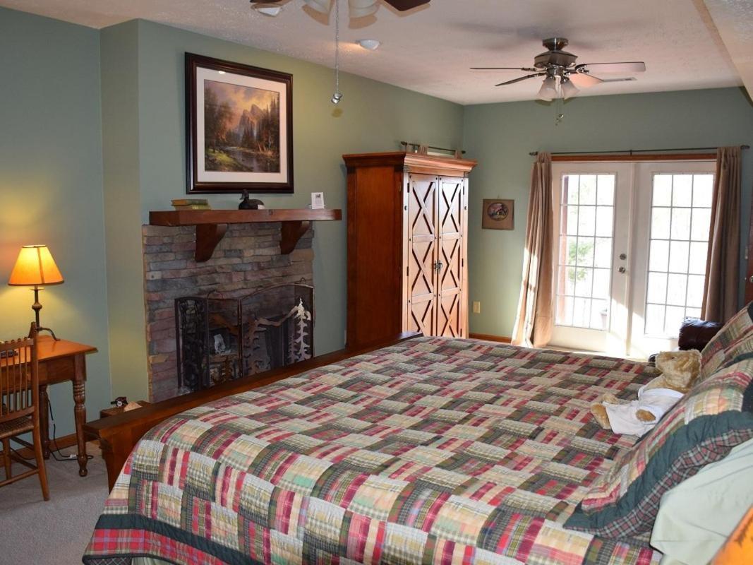 Long Mountain Lodge Bed & Breakfast Dahlonega Zimmer foto